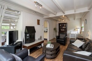 House | Living room - Cozy Holiday Home in Noordwijkerhout near Lake (Noordwijkerhout)