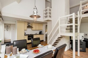 Dining - Cozy Holiday Home in Noordwijkerhout near Lake (Noordwijkerhout)