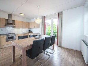 Dining - Tidy Apartment with Dishwasher near Amsterdam (Uitgeest)