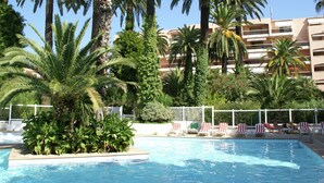 Unclassified image, 2 of 12, button - Studio 300 Meters Away From the Lively Beach of Golfe-juan (Vallauris)