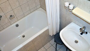 Talo | Kylpyhuone | Suihkun ja ammeen yhdistelmä