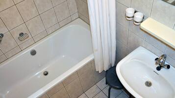 House | Bathroom | Combined shower/tub