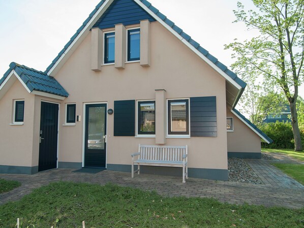 House | Exterior - Modern Holiday Home in Sondel With Terrace (Sondel)