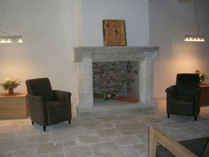 Living room - Traditional Apartment Just 300 m. From the Thermal Baths (Saint-Lary-Soulan)