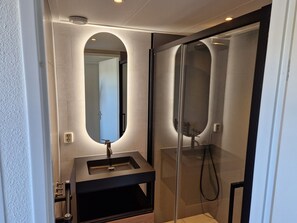 House | Bathroom | Shower - Nice Holiday Home with Sauna & Hot Tub near Wadden Sea (Tzummarum)