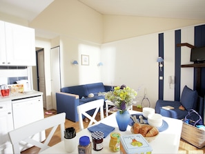 Dining - Stylish Holiday Home Located Near a Lake in the Vendée (Talmont-Saint-Hilaire)