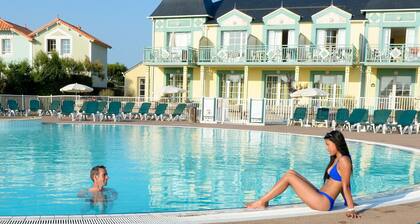 Stylish Holiday Home Located Near a Lake in the Vendée