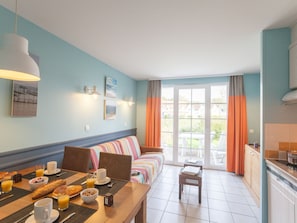 Dining - Comfortable House With Dishwasher, Located in Nature Reserve (Fort-Mahon-Plage)