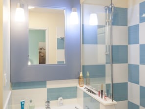 House | Bathroom | Bathtub, towels - Comfortable House With Dishwasher, Located in Nature Reserve (Fort-Mahon-Plage)