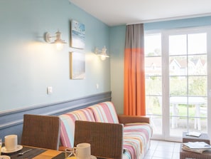House | Living room - Comfortable House With Dishwasher, Located in Nature Reserve (Fort-Mahon-Plage)
