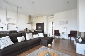 Living room - Luxury Villa in Harderwijk near Lake (Zeewolde)