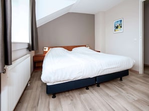 3 chambres, ameublement personnalisé, draps fournis