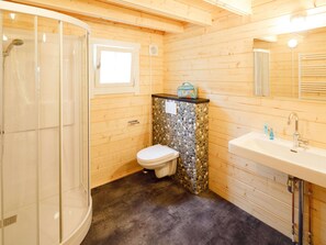 Chalet | Bathroom - Relaxing Chalet w/ Garden (Epe)