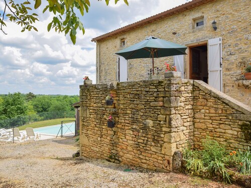 Lush Holiday Home in Montcabrier With Swimming Pool
