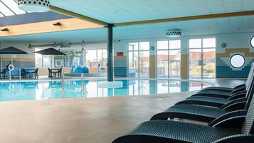 Bungalow | Piscina | Una piscina al aire libre