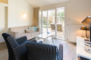 Bungalow | Living room - Comfortable Bungalow With Dishwasher, Near the Beach (Hollum)