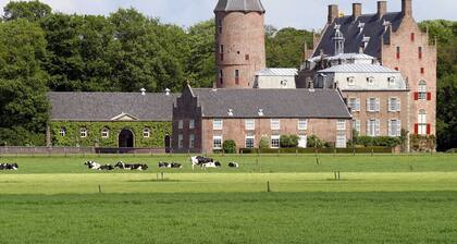 Cozy Holiday Home with Garden near Zwolle