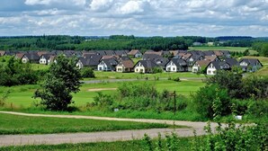 Exterior - Traditional Holiday Home with 2 Bathrooms near River Moselle (Ediger-Eller)