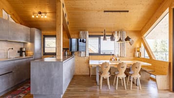 Chalet | Private kitchen | Cookware/dishes/utensils