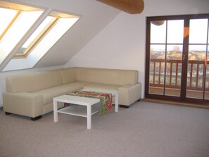 House | Living room | DVD player - Quaint Holiday Home in Kröpelin With Balcony (Boergerende-Rethwisch)