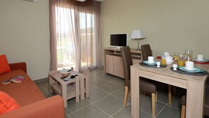 House | Living room - Family-friendly Apartment (Salleles-d'Aude)