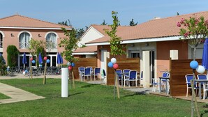 Property grounds - Family-friendly Apartment (Salleles-d'Aude)