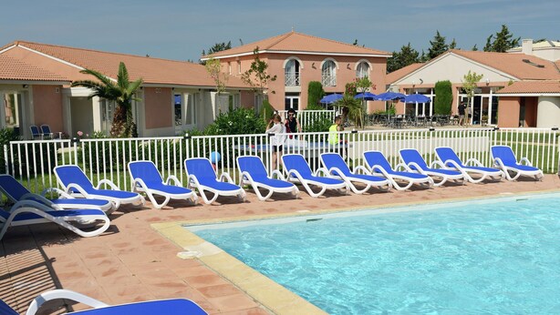 Outdoor pool - Family-friendly Apartment (Salleles-d'Aude)