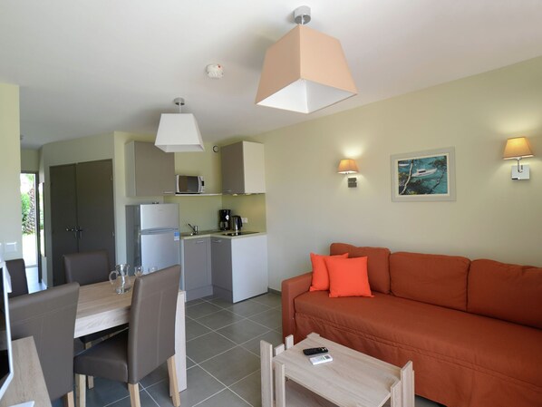 House | Living room - Family-friendly Apartment (Salleles-d'Aude)