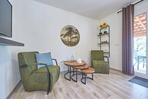 Living room - Bungalow in France With Private Garden (Mauroux)