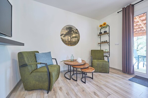 Living room - Bungalow in France With Private Garden (Mauroux)