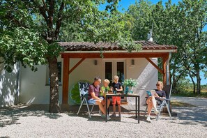 Exterior - Bungalow in France With Private Garden (Mauroux)