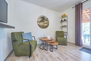 Living room - Bungalow in France With Private Garden (Mauroux)