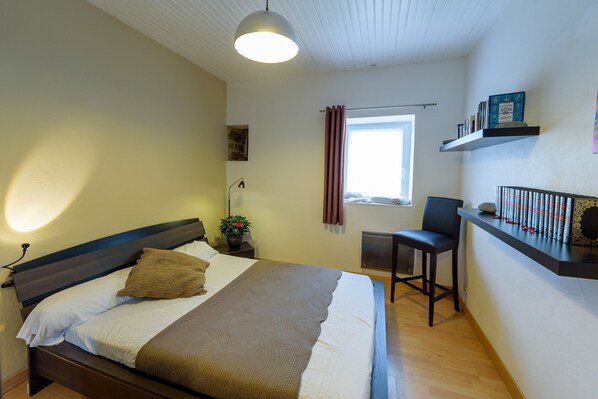 Room - Holiday Home With Private Pool (Plouguin)