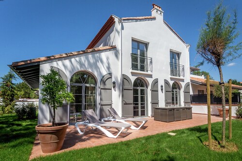 Villa in Basque Style With Garden