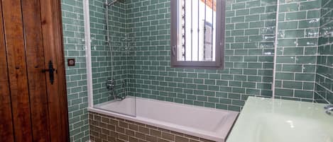 Villa | Bathroom