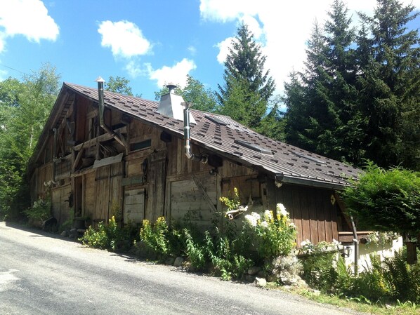 Exterior - Wooden Chalet in the Alpine Commune of Taninges (Taninges)