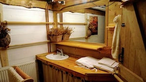Bathroom - Wooden Chalet in the Alpine Commune of Taninges (Taninges)