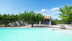 Exterior - Tastefully Furnished Villa With Fenced Private Pool, 9 km From Vaison-la-romaine (Malaucene)
