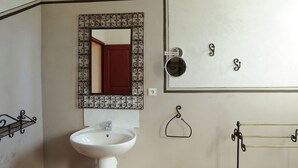 House | Bathroom | Shower - Tastefully Furnished Villa With Fenced Private Pool, 9 km From Vaison-la-romaine (Malaucene)