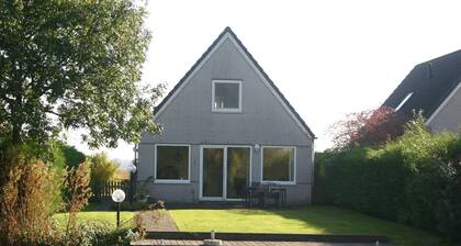 Tidy Bungalow with Dishwasher near Water