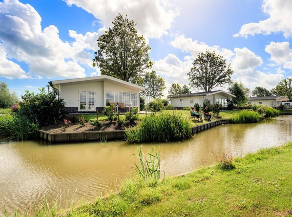 Chalet | Exterior - Detached Light Chalet With Dishwasher not far From Hoorn (Berkhout)
