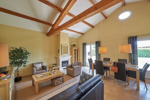 Living room - Stunning French Villa for 4 in Loire (Les Forges)