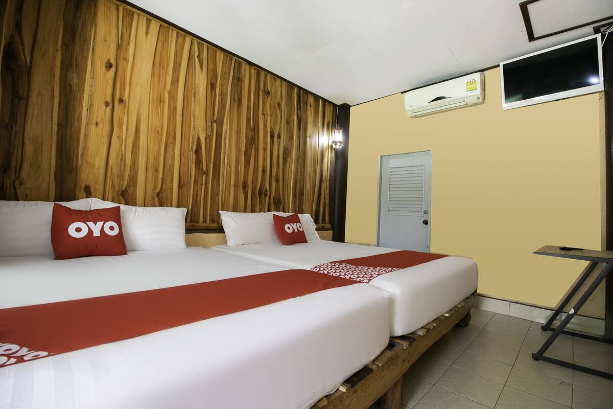 Deluxe Double Room | Desk, free WiFi, bed sheets