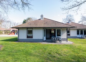 Bungalow | Exterior - Restyled Single Storey Bungalow, Near the Sea on Texel (De Koog)