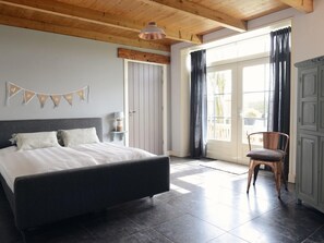 House | 11 bedrooms, individually furnished - Converted Farmhouse Holiday Apartments in Rural Location (Callantsoog)