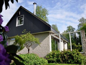 Exterior - Detached House With Dishwasher, Giethoorn at 21 km (Noordwolde)