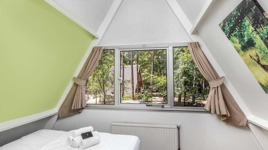 Bungalow in Bospark 't Wolfsven Near Nature