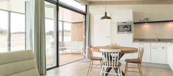 Comfy Lodge with 2 Bathrooms near Beach
