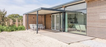 海灘附近的舒適小屋，配有兩間浴室