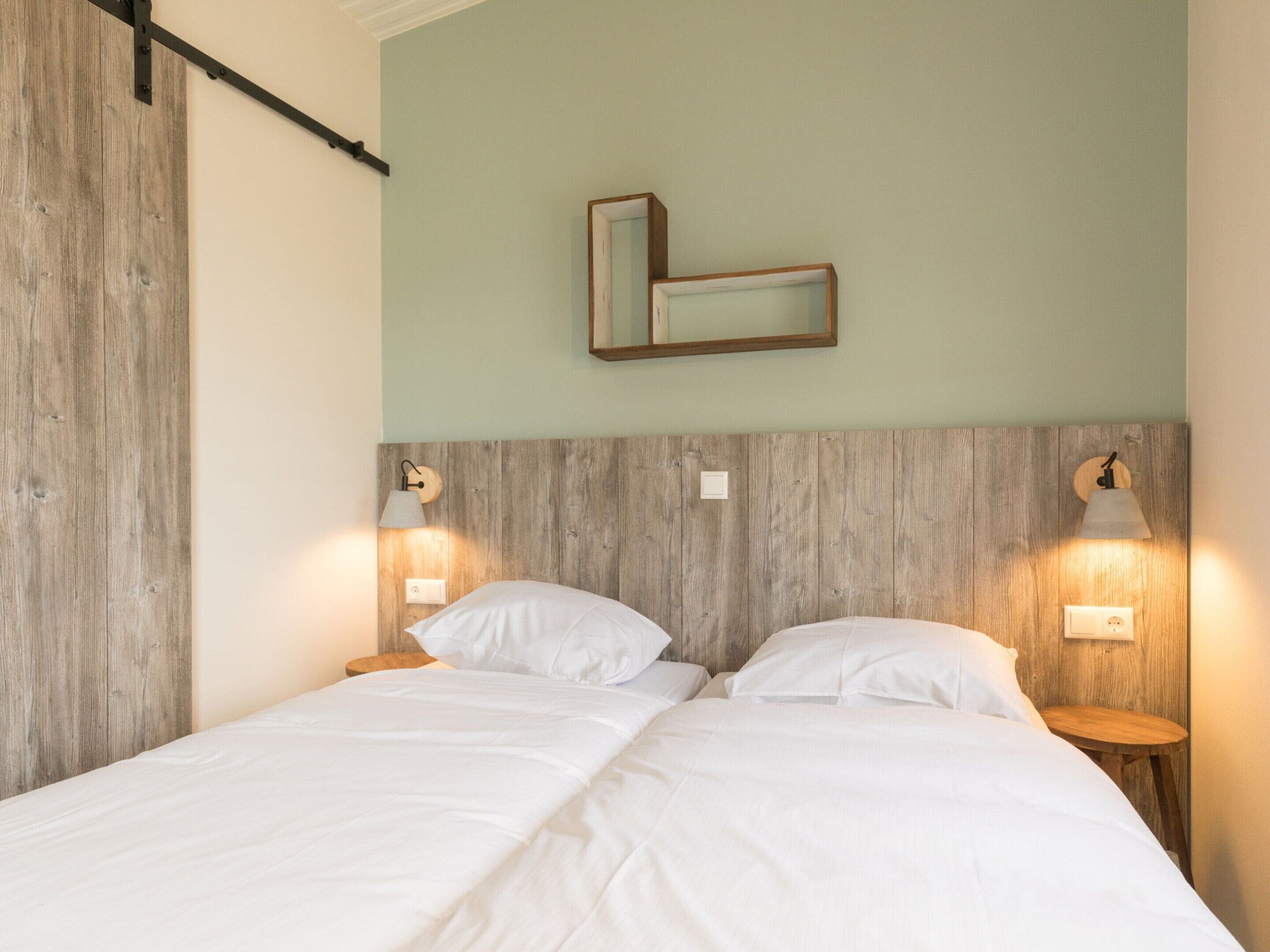 2 bedrooms, bed sheets